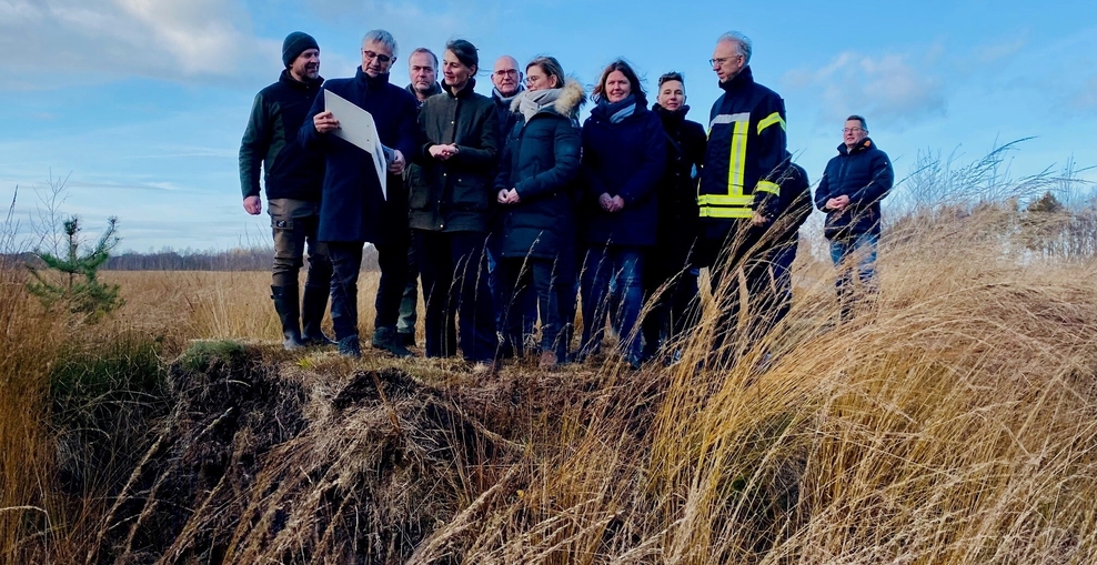 Foto mit Ministerin im Moor